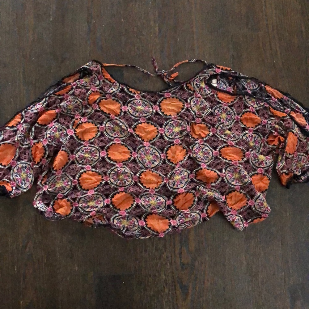 Pattern flowy backless crop top - Picture 2 of 3